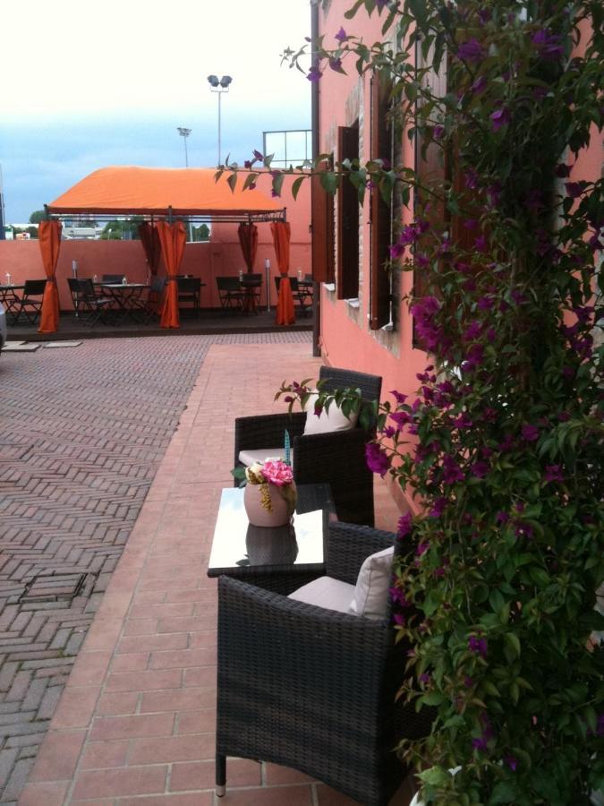 Hotel Le Corti Pitstop Φεράρα Εξωτερικό φωτογραφία